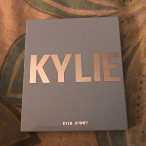 Kylie cosmetics pressed highlighter! Holiday 2018